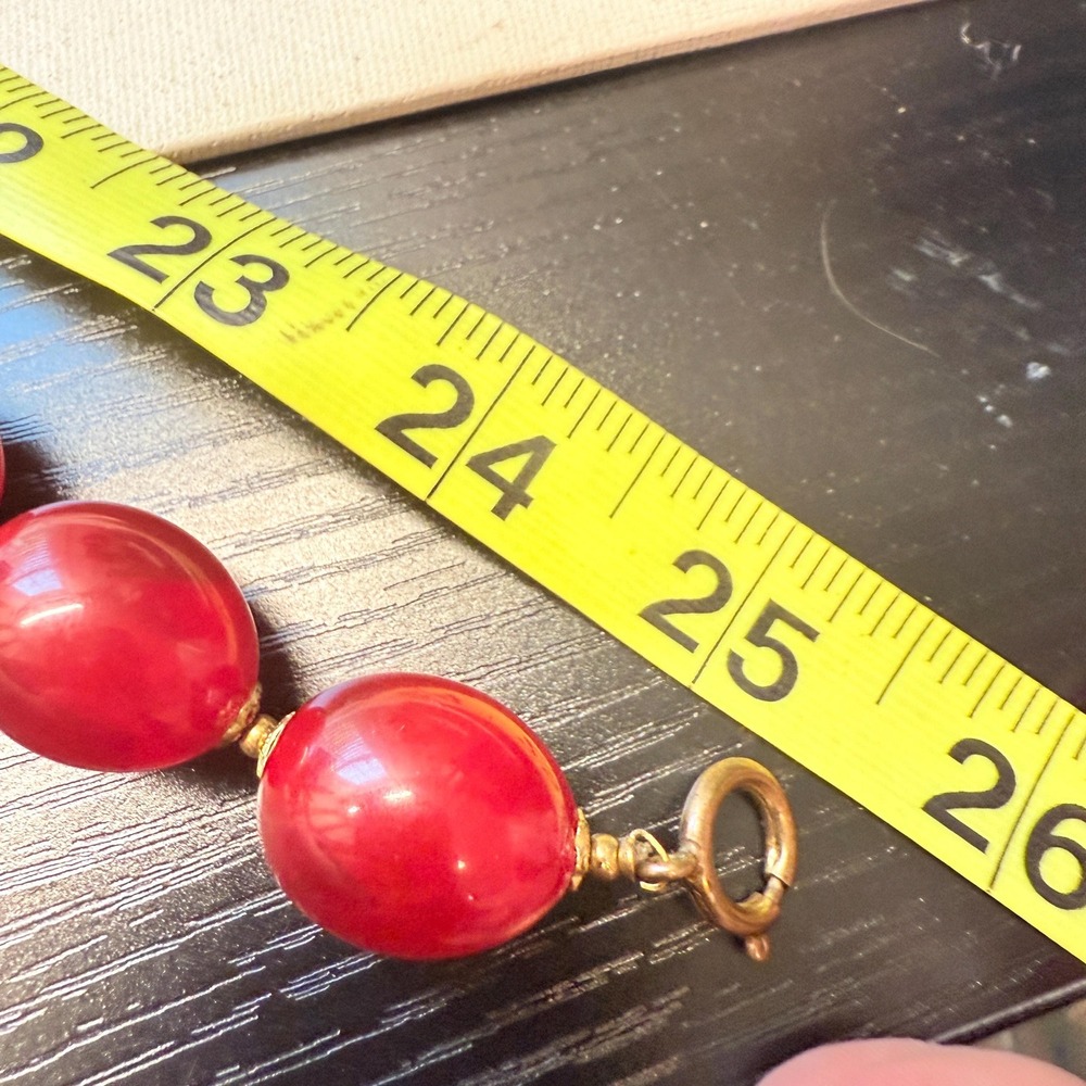 Vintage Chunky Beaded Necklace Cherry Red Lucite Marbled Swirl Beads 25" - Picture 4 of 5